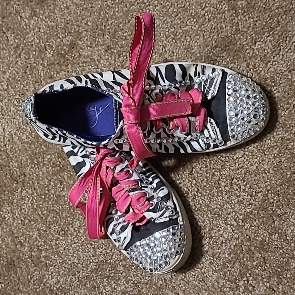 Miley Cyrus & Max Azria designer collaboration brand shoes, size 6